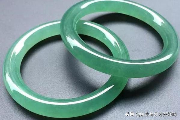 翡翠手镯的款式有几种,手镯材质有哪些?玉手镯有分多少种？