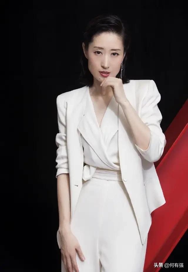 头条问答 - 沙发发质适合的发型有哪些?圆脸?(4个回答)