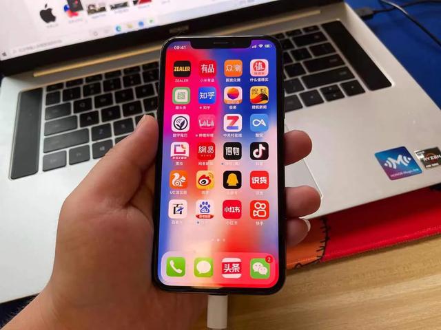 从iPhone X“烧屏”说起,同样是OLED屏,老外给的评分为啥不一样？