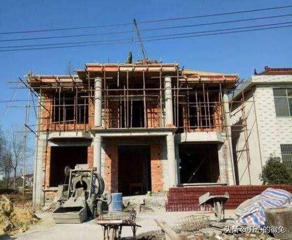 农村建房前后左右邻居风水,农村盖房子跟邻居一齐好吗？