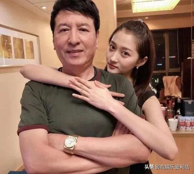 关晓彤父亲:鹿晗家境曝光，直接碾压关晓彤，确实是京圈格格高攀了，为什么？