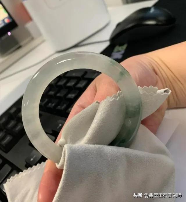 诺里奇梗价格:诺里奇梗 请问如图手镯目前市面多少价位？
