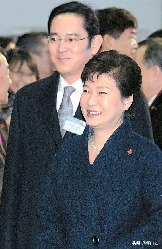 韩国保守派挥舞星条旗要求政府释放朴槿惠,在释放什么样的信息呢？