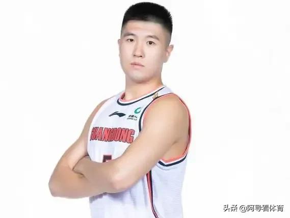 被杜锋破口大骂，王薪凯会不会遭到广东宏远的淘汰，成为下一个高尚？