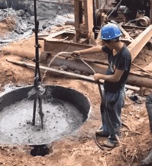 工地打桩灵异事件:为什么打桩机钻头掉了非要派“水鬼”捞上来？
