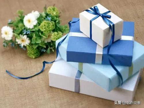 女朋友生日,除了送戒指、项链、包包、口红、手机之外,还能送什么好,之前那些都送了？