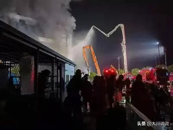 上海火灾事故:上海金山工厂火灾，导致6名员工2名消防员遇难，这怎么引起的？