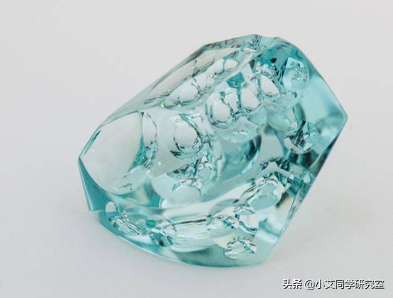 彩色宝石,海蓝宝石和蓝宝石的区别是什么？
