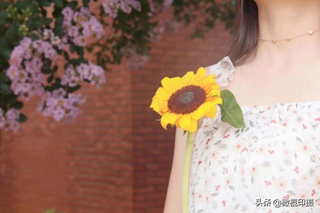 一字肩衣服可以不露肩穿吗