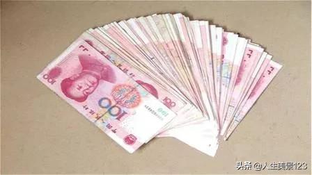 昨天遇到一个很久没聊天的朋友,突然找我借钱,我没借,他骂我了,怎么办？