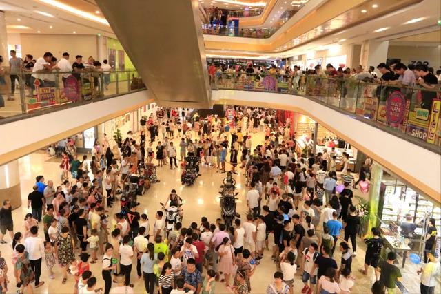十元店为什么大多开在商场里？