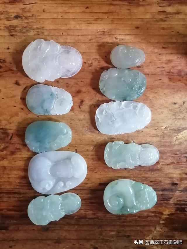 糯冰翡翠玉镯一般价格在,我这赌石开出的糯冰玉佛，能值多少钱？