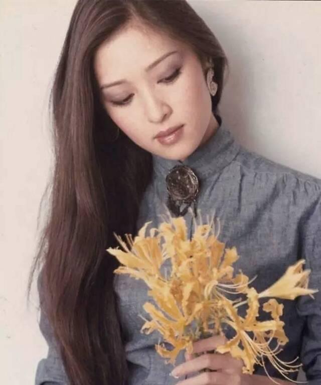 缝隙赵兮雪:你知道有哪些颜值爆表的作家