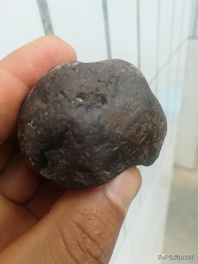 头条问答 - 陨石坠落在河流里长期被水和流沙冲刷,陨石那层熔壳不是