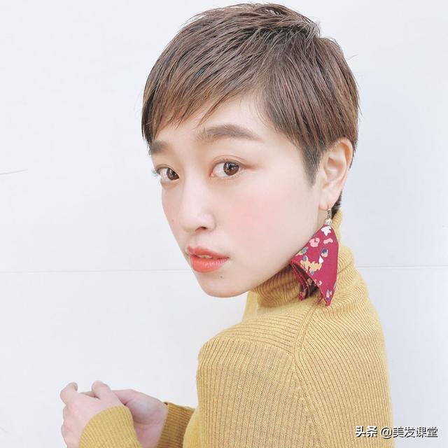 头顶尖发际线高发量少且细软适合什么发型