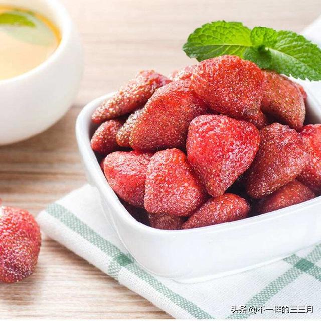 草莓酱怎么吃，如何制作既好吃保质期又长的草莓酱？