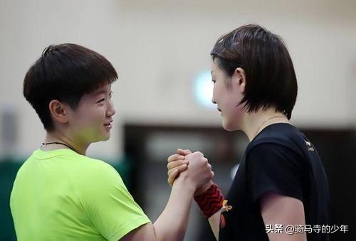 李晓霞:丁宁和刘诗雯谁的职业生涯更加成功？和李晓霞相比呢？