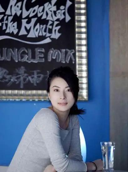 郭晶晶老公身价:有人说香港富豪太太的聚会中没有郭晶晶，是真的吗为什么