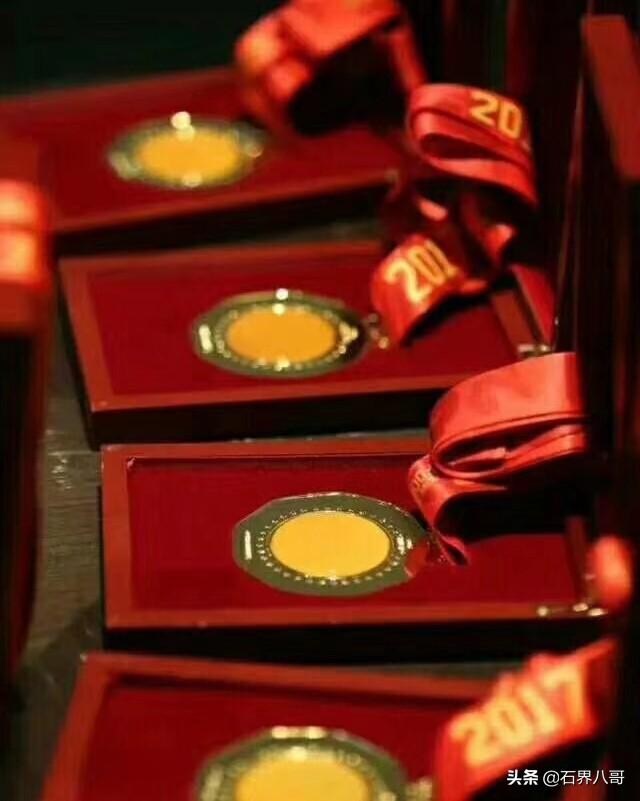 翡翠原石用水浸泡好不好,水泡法是否能准确地鉴定A货翡翠？