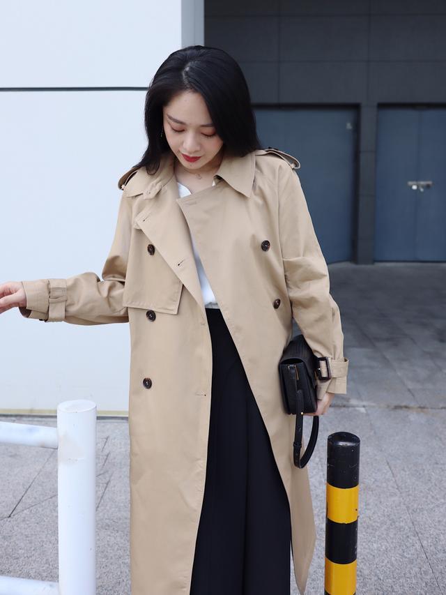 卡其色风衣配什么裙子好看?