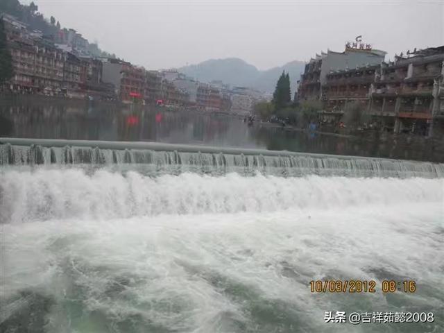 凤凰古城简介:听说凤凰古城很美，请简单介绍一下？