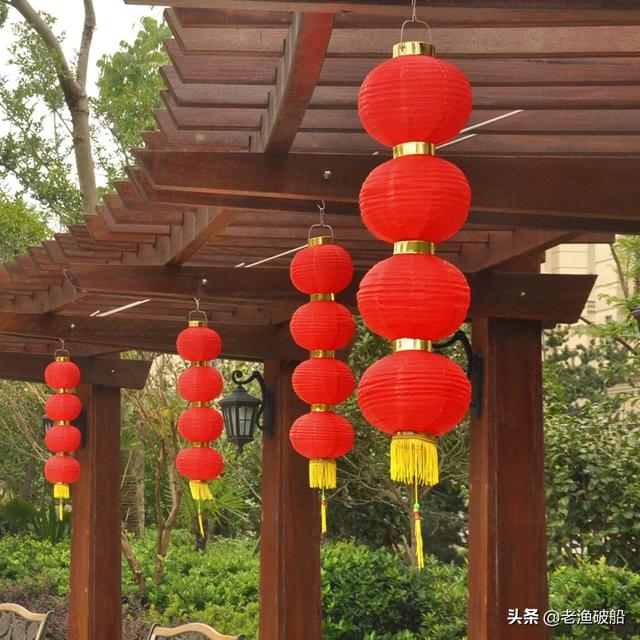 焚膏继晷:古代军营门前的灯笼串干什么用的？