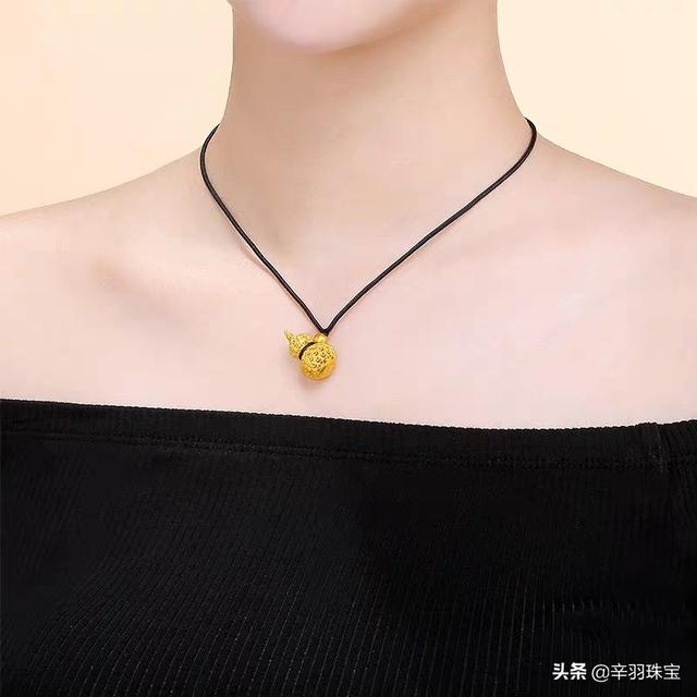 一手带玉一手戴金风水,谈生意要戴金项链（手链，戒指）吗？