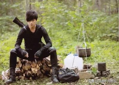 吴邪小哥:假如瓶邪恋是真的，那么小哥什么时候爱上吴邪，阿宁的死不是偶然