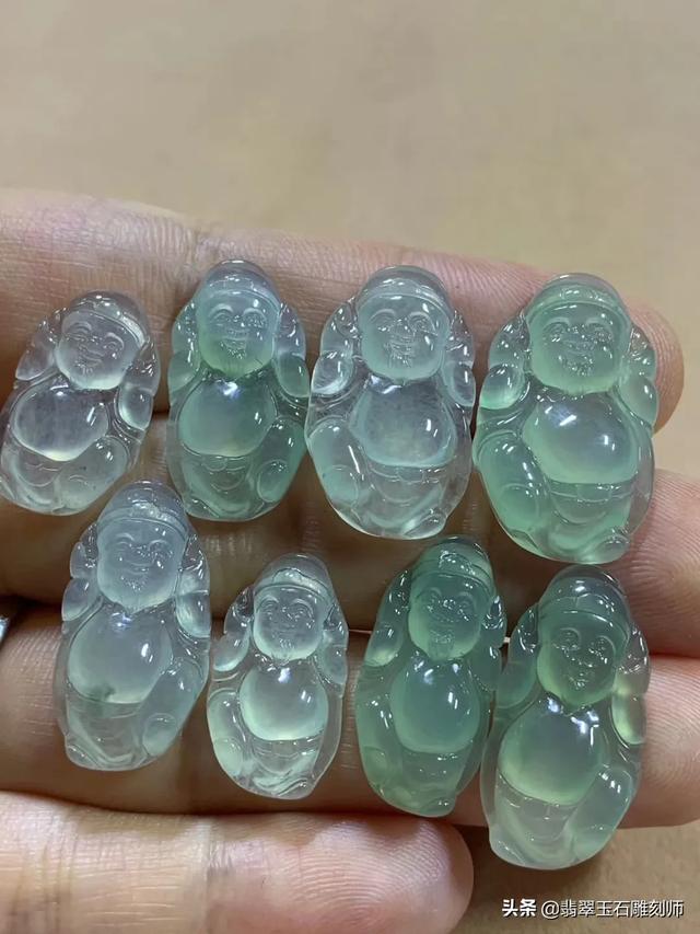 和田玉手镯70000元图片,在网上买了个六七百的手镯怎么觉得有点假？