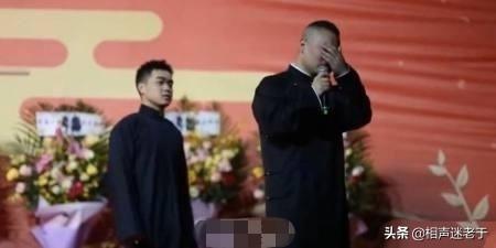 岳云鹏发文悼念父亲:许多年没联系的同事，刚刚打电话通知他父亲去世了，该怎么办？