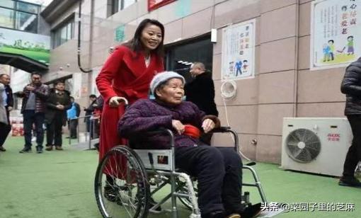 朱之文近况:有人说电视上看不见“草帽姐”了，她的近况怎么样
