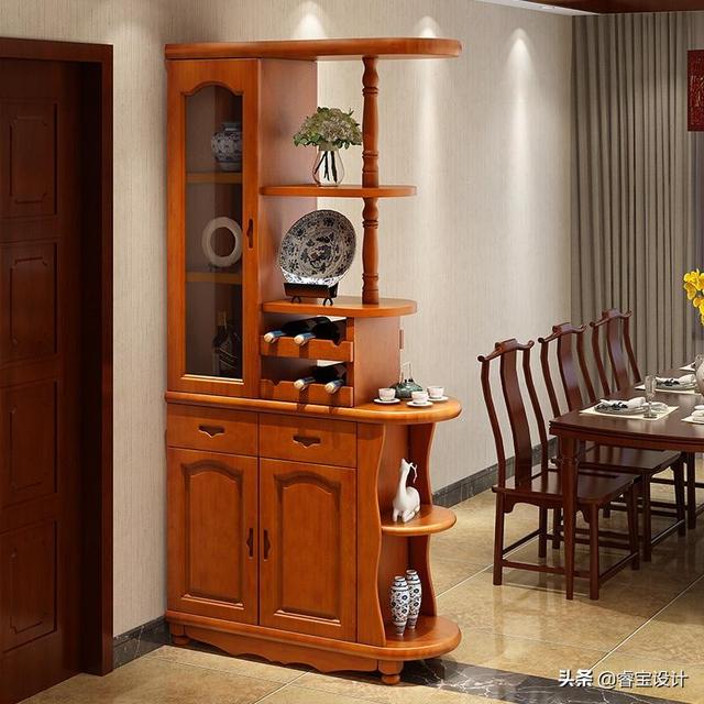 鞋柜放在入户门哪侧好,入户门左右没有墙怎么做鞋柜？