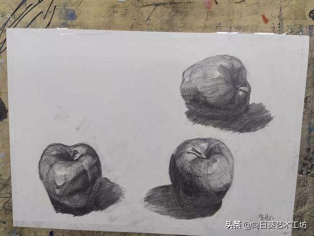 绘画零基础的大学生想自学素描,求推荐些教材,讲的细致些的,还有要准备什么绘画用品吗？感谢？