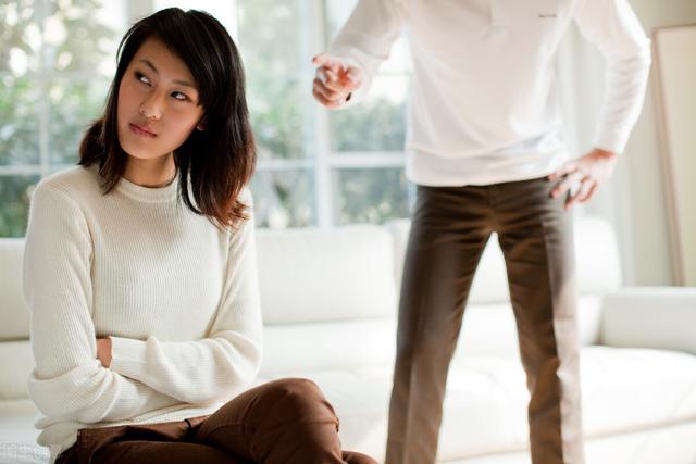 老婆偷情(山东男子回家发现妻子偷情，愤怒下打伤偷情者被判刑，你怎么看？