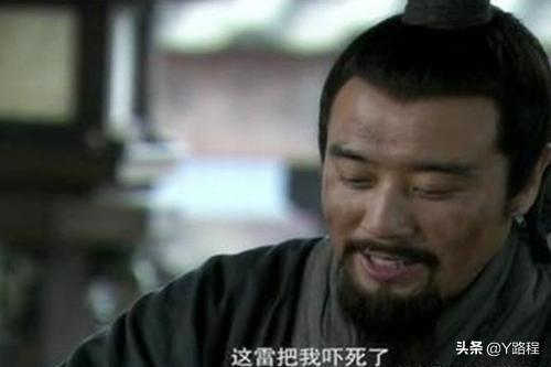 煮酒论英雄的主要人物是谁，曹操青梅煮酒论英雄，独独看好刘备的依据是什么