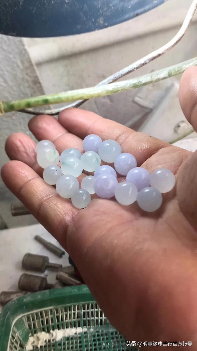 销售翡翠如何夸赞翡翠,为啥有人说玩翡翠时买者如鼠，卖者如虎？