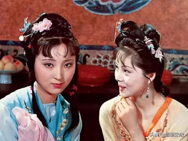 画壁中的牡丹:《红楼梦》中以花喻人，为什么宝钗被喻为牡丹花？