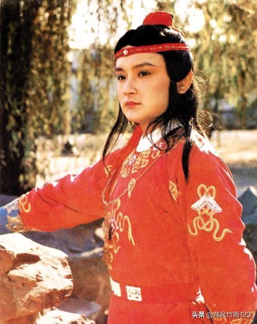 叶全真欲在烧:《红楼梦》里藕官清明节在大观园烧纸祭奠谁宝玉骂她了吗