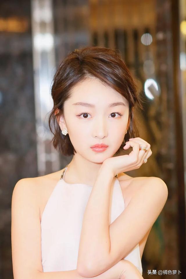 周冬雨合影:周冬雨获得金像奖，她演技好吗？