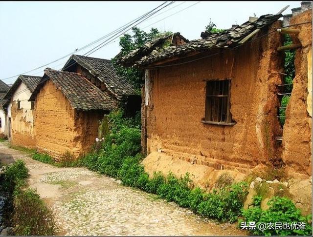 头条问答- 以前的农村老房子不起潮，而现在修的楼房不做防潮家具和衣服就容易发霉，这是为什么？(3个回答)