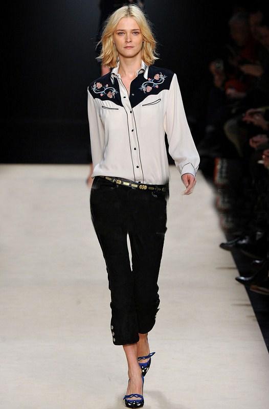 为什么人们在专柜上面买的很贵的衣服，地摊上几十块钱就能买到类似款式的？插图19