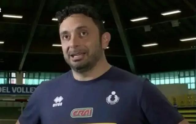 叶梦得:郎平和马赞蒂斗智斗勇，两人隔空闻见火药味，这一战谁赢了？