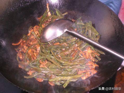 干豇豆怎么做好吃,干豆角的豆子怎么弄好吃？