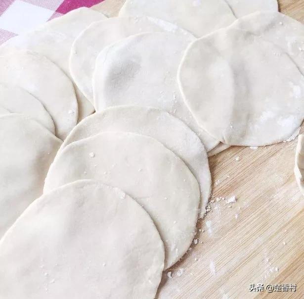 买的饺子皮不粘怎么办,怎样和饺子面煮出来不粘？