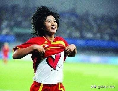 前女足第一前锋韩端为何在28岁选择从国家队退役？她的现状怎么样呢？
