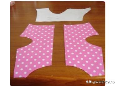 宠物狗鹿犬衣服制作:狗狗的四脚衣服如何制做？