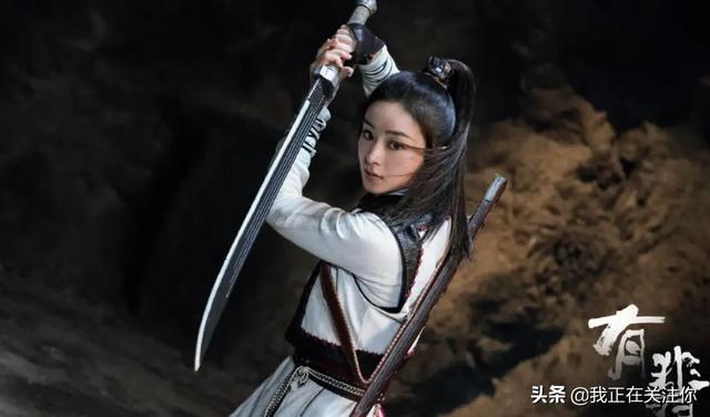 杨幂周笔畅:杨幂和周笔畅怎么认识的？想不到她们俩关系那么好？
