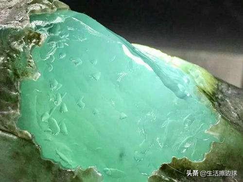 玉镯和翡翠手镯哪个养人,翡翠养人吗？翡翠可以收藏吗？