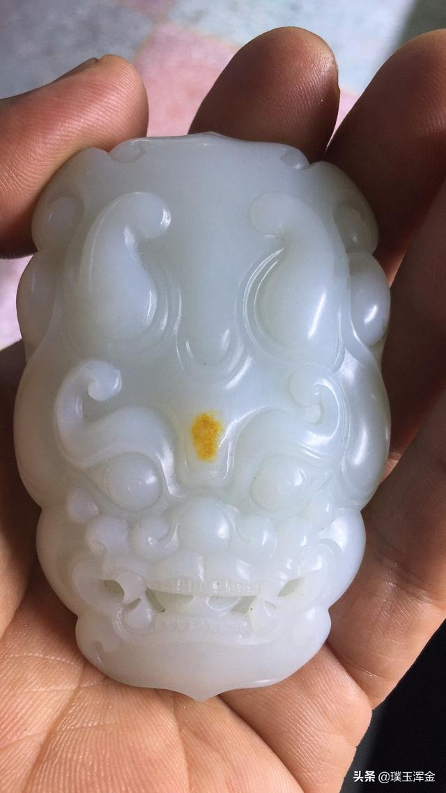 玉手镯品牌排行榜前十名,想买个玉镯，预算1W左右，推荐啥品牌呢？