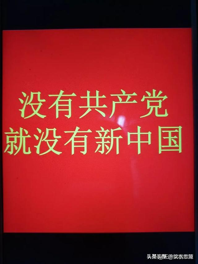 高端大气微信图片:谁有红色背景图片？拿出来晒晒，有几张喜欢的话，赶紧收藏吧？